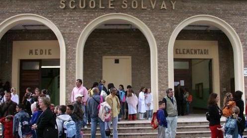L'esterno della scuola elementare Solvay (foto d'archivio)