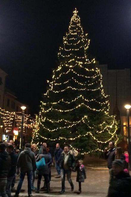 Tiene il commercio alla prova del Natale numeri pari al 2014 