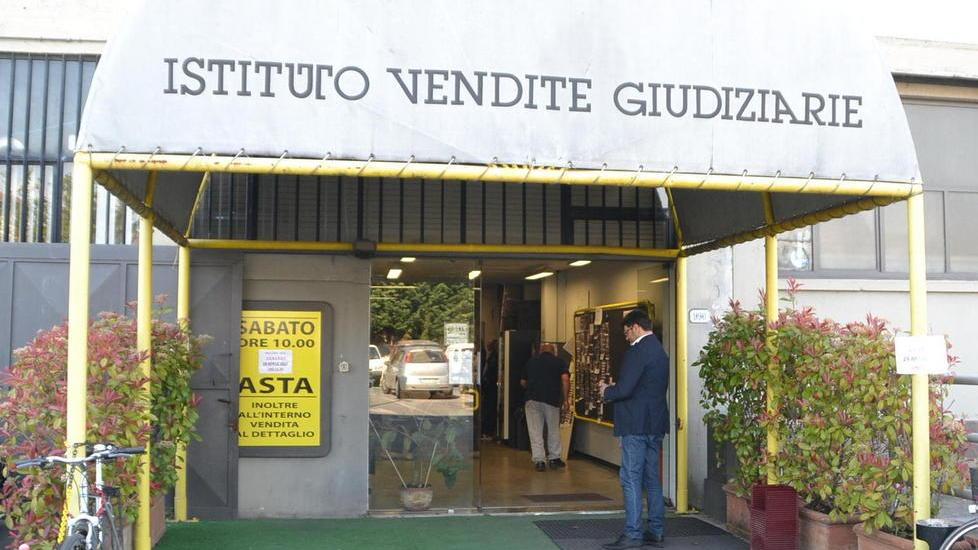 Compra due case all’asta ma una è occupata