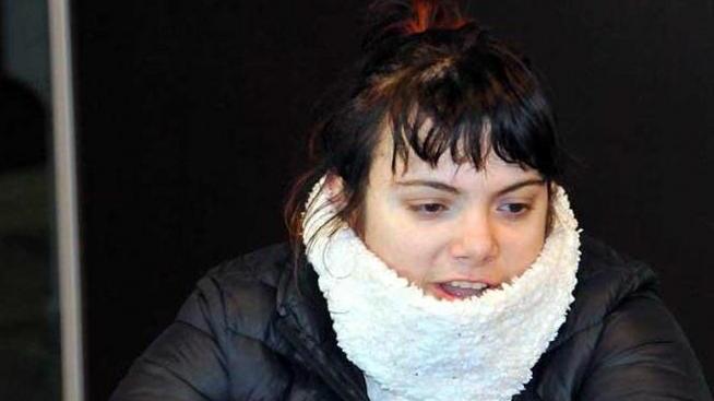 La Befana non ha la scopa ma arriva in sedia a rotelle