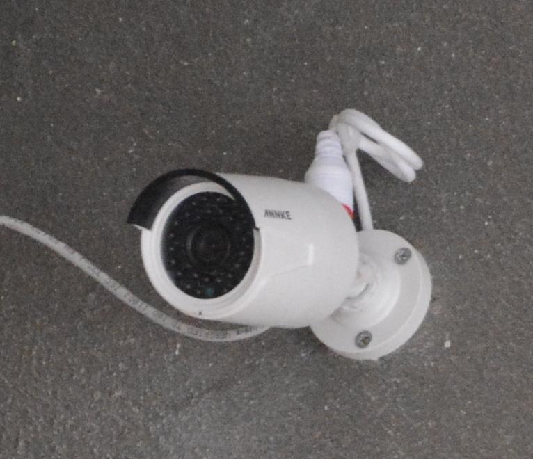 Ripresi in volto dalle telecamere a circuito chiuso 