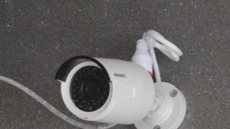 Ripresi in volto dalle telecamere a circuito chiuso