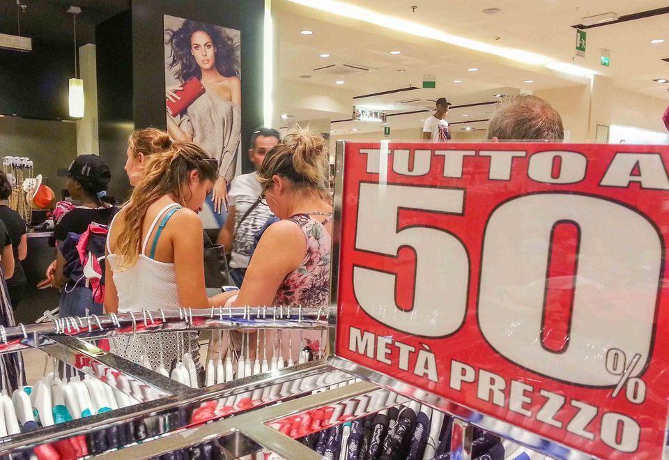 Saldi, i commercianti cercano la riscossa 