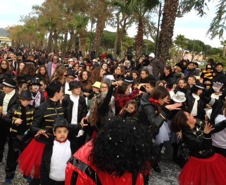 In moto la macchina del carnevale 
