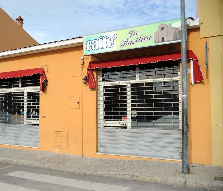 Attentato a San Simplicio un bar dato alle fiamme 