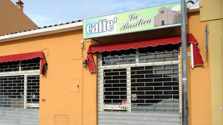Attentato a San Simplicio un bar dato alle fiamme