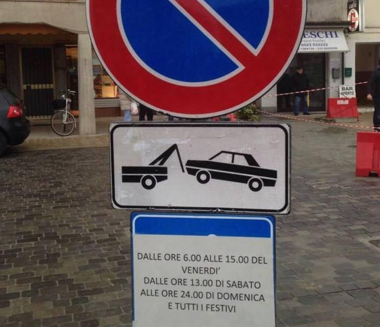 Divieto di sosta in piazza E’ polemica a Bagnolo
