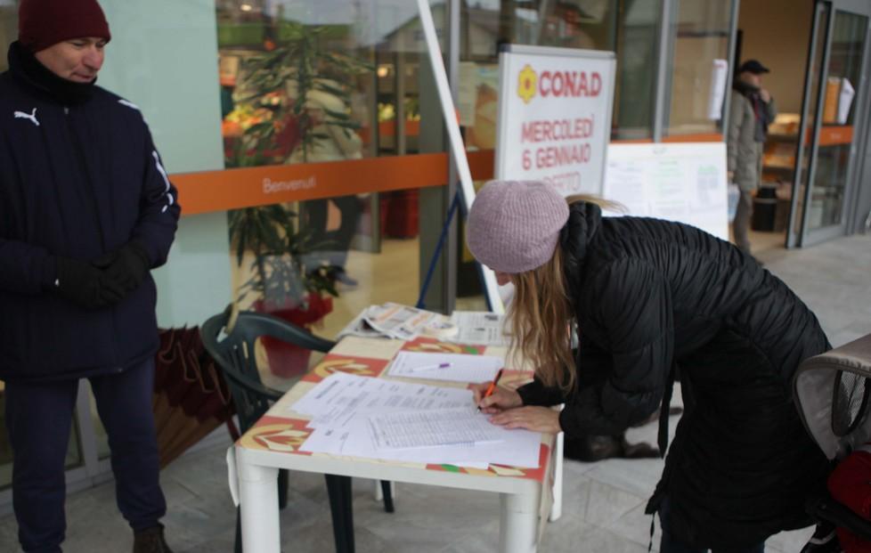 Via Bassetta, firme per la ciclabile 