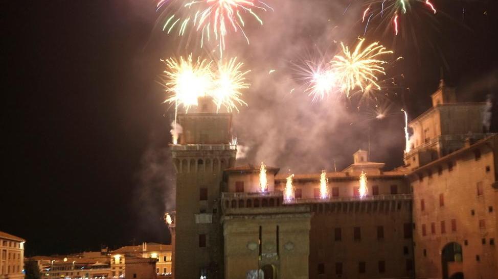Sette magnifici libri sul tavolo da sfogliare nel nuovo anno