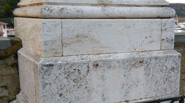 Vandali scatenati durante la festa