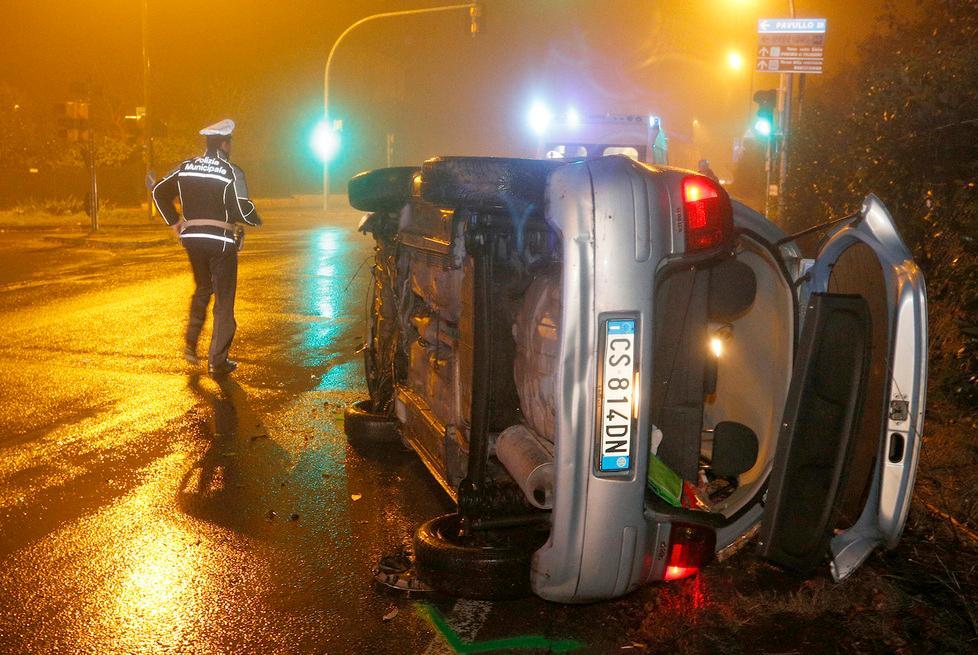Doppia carambola di auto tanta paura ma solo feriti lievi 