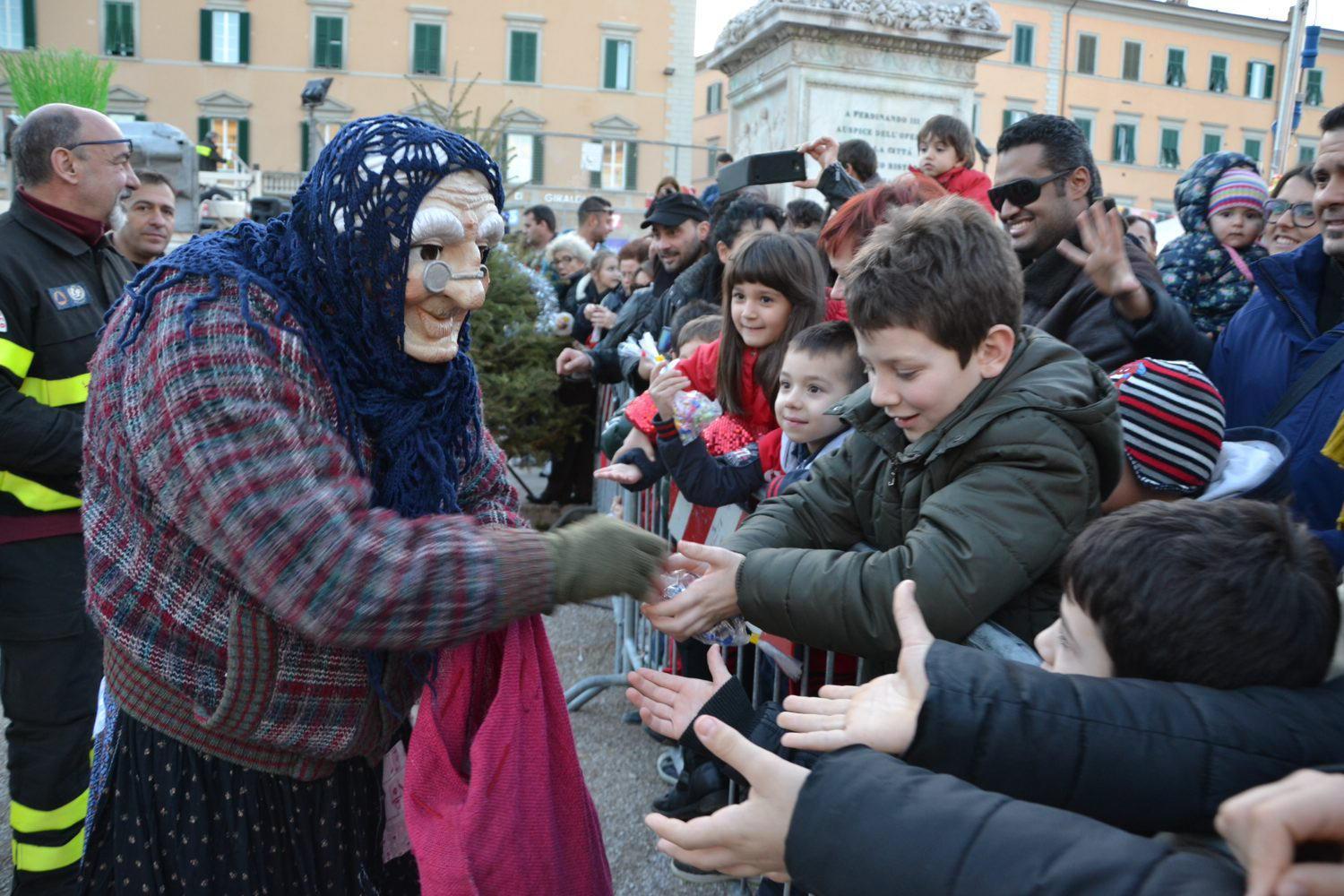 Una passata edizione della Befana dei Vigili del Fuoco di Livorno