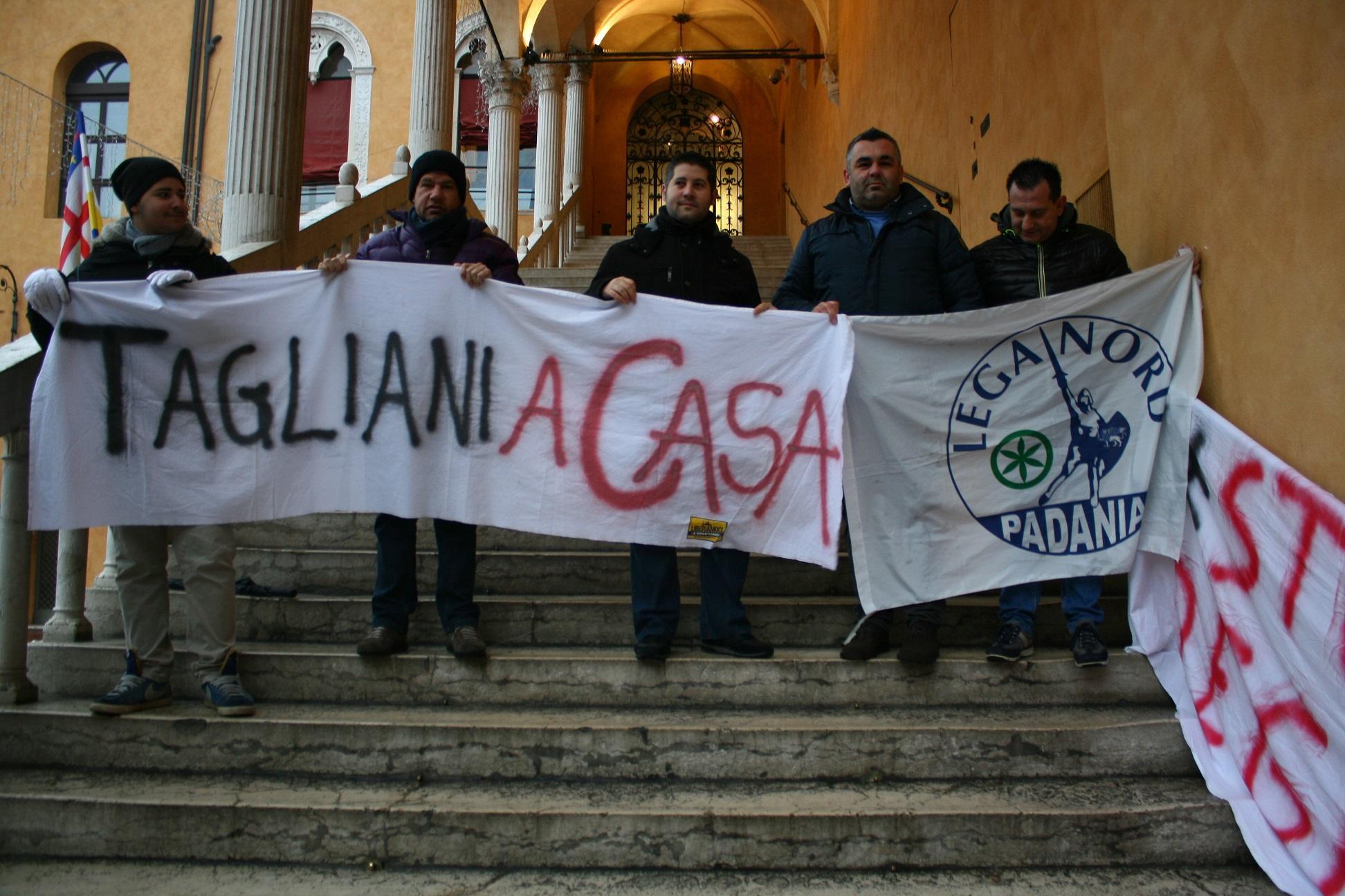Protesta Lega Nord PalaSpecchi