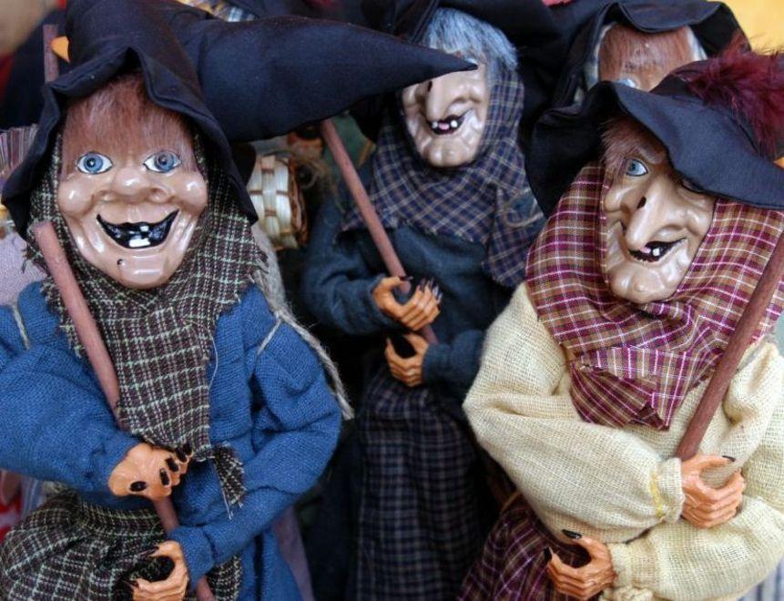La guida: In moto, con l’autoscala o a piedi: la Befana in tutti i comuni modenesi