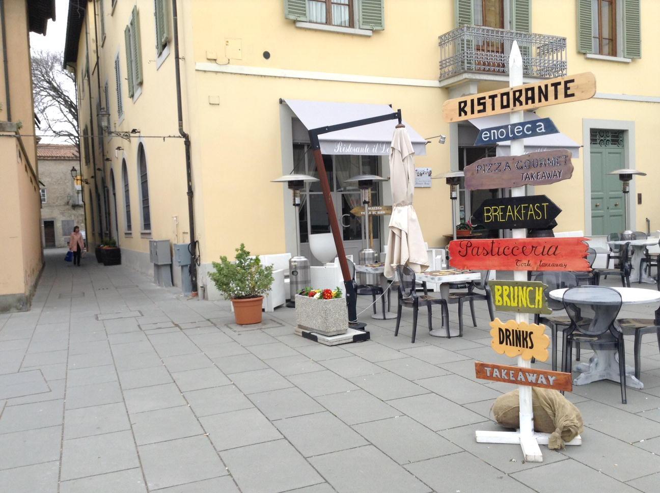 Il ristorante Decanter in piazza delle Carceri (foto Batavia)