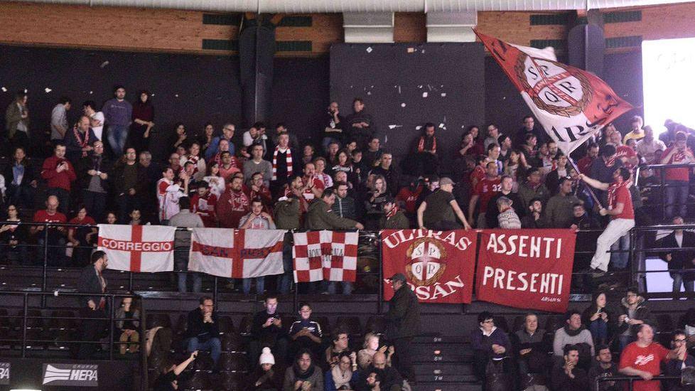 Più di 700 tifosi in delirio