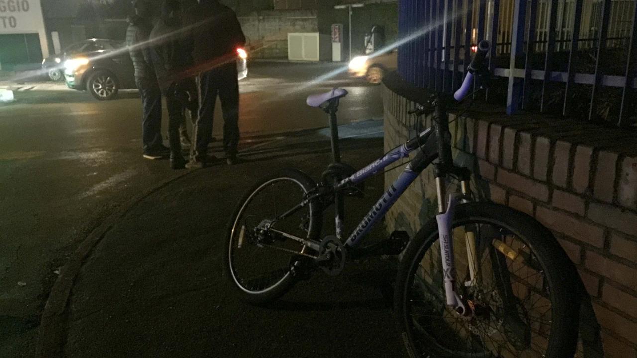 Ciclista investito da un'auto