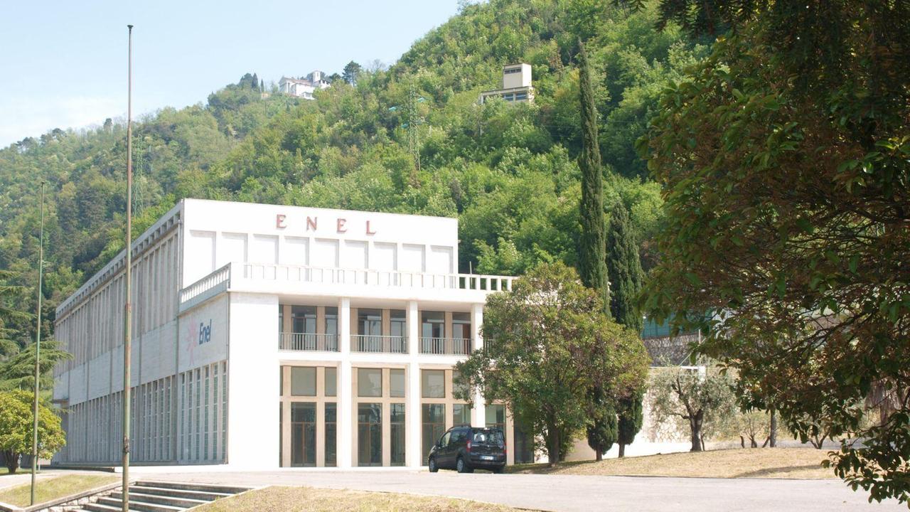 Incendio nella centrale Enel di Vinchiana, nessun ferito