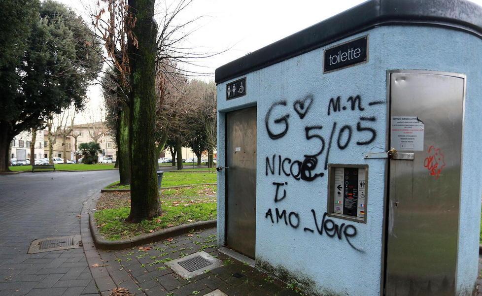 Muri delle case come latrine 