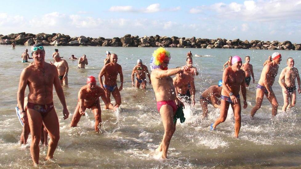 L’acqua gelida del mare stempera la rivalità