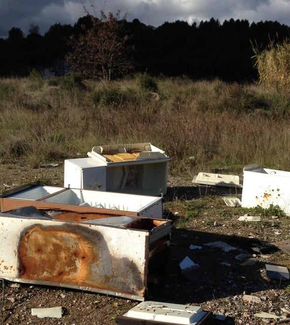 Accesso chiuso, ma la discarica abusiva sta crescendo