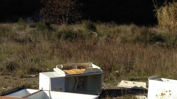 Accesso chiuso, ma la discarica abusiva sta crescendo