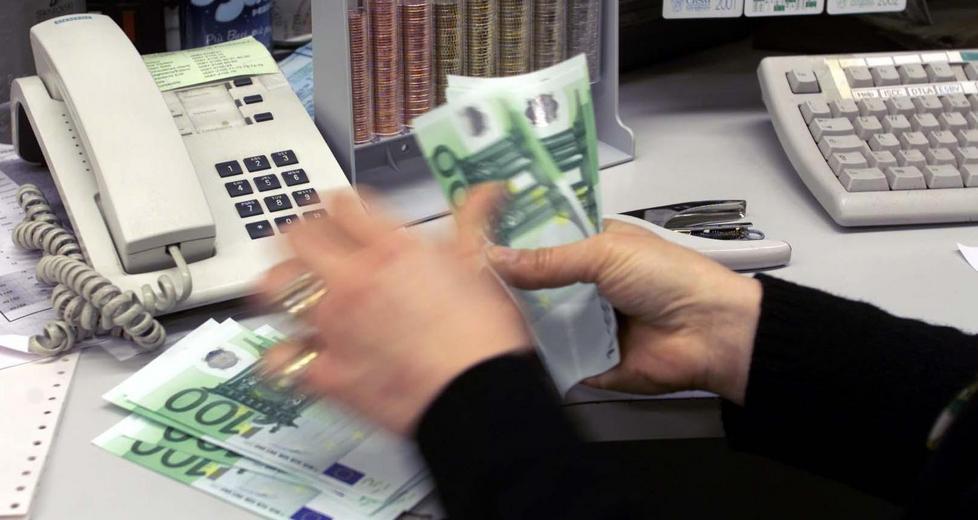 Ammanco in banca, impiegata sospesa 