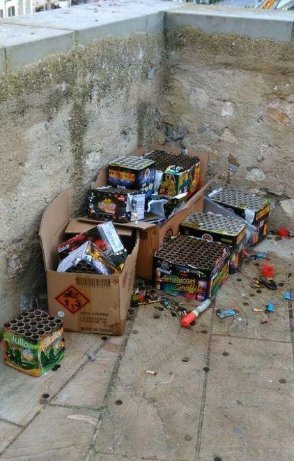 Petardi e botti, ripulita la piazza 