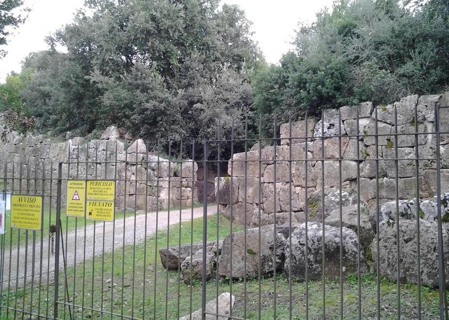 Sito chiuso ma i turisti entrano lo stesso 