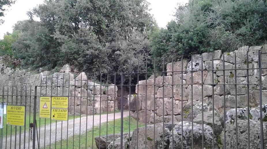 Sito chiuso ma i turisti entrano lo stesso