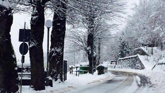 Cade qualche fiocco ma la neve non basta per aprire gli impianti