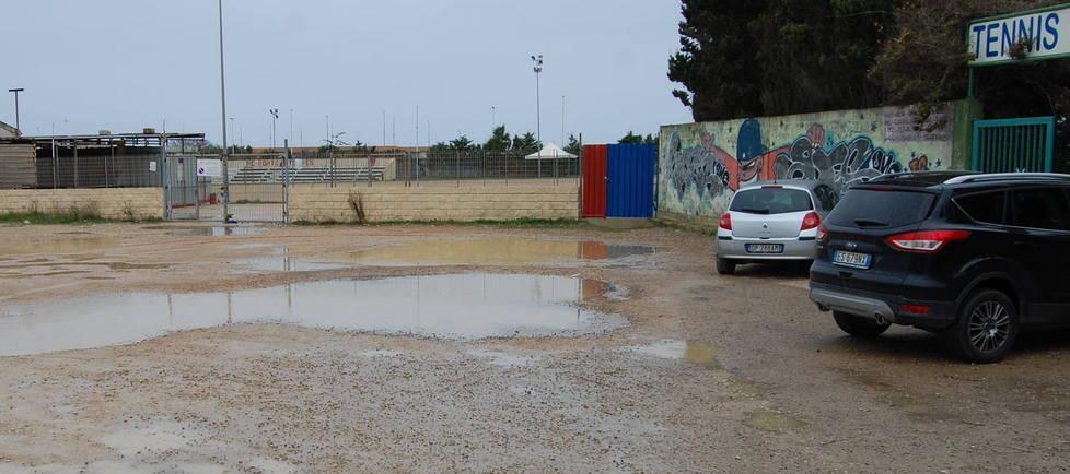 Piazzale allagato all’ingresso del Tennis club 