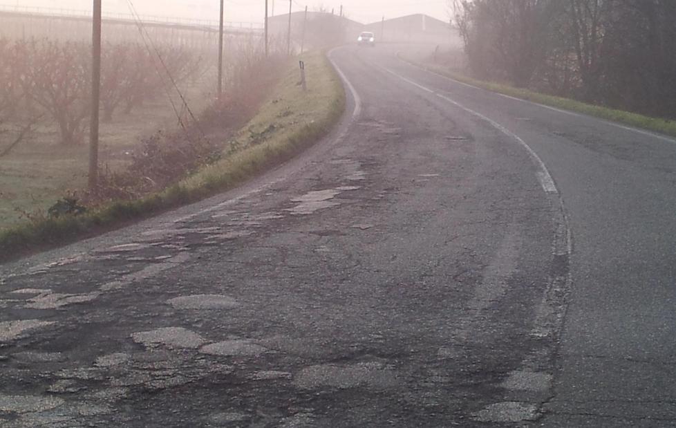 Buche, avvallamenti e ristagni d’acqua Una strada da incubo