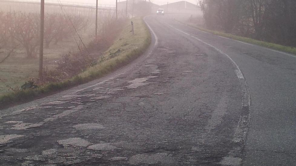 Buche, avvallamenti e ristagni d’acqua Una strada da incubo