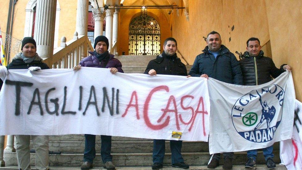 «Palaspecchi pieno di delinquenti»