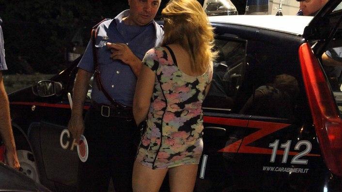 Ricatta un cliente, prostituta arrestata