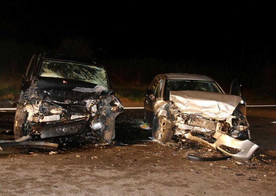 Le due auto distrutte (foto Enzo Russo)