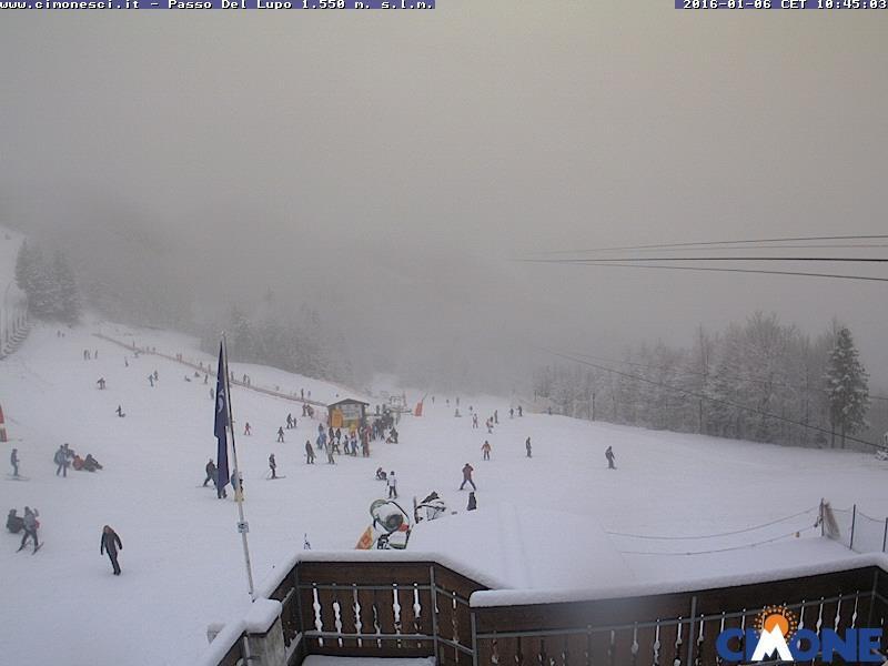 La nevicata in corso a Passo del Lupo