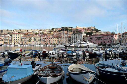 Uno scorcio della darsena di Portoferraio