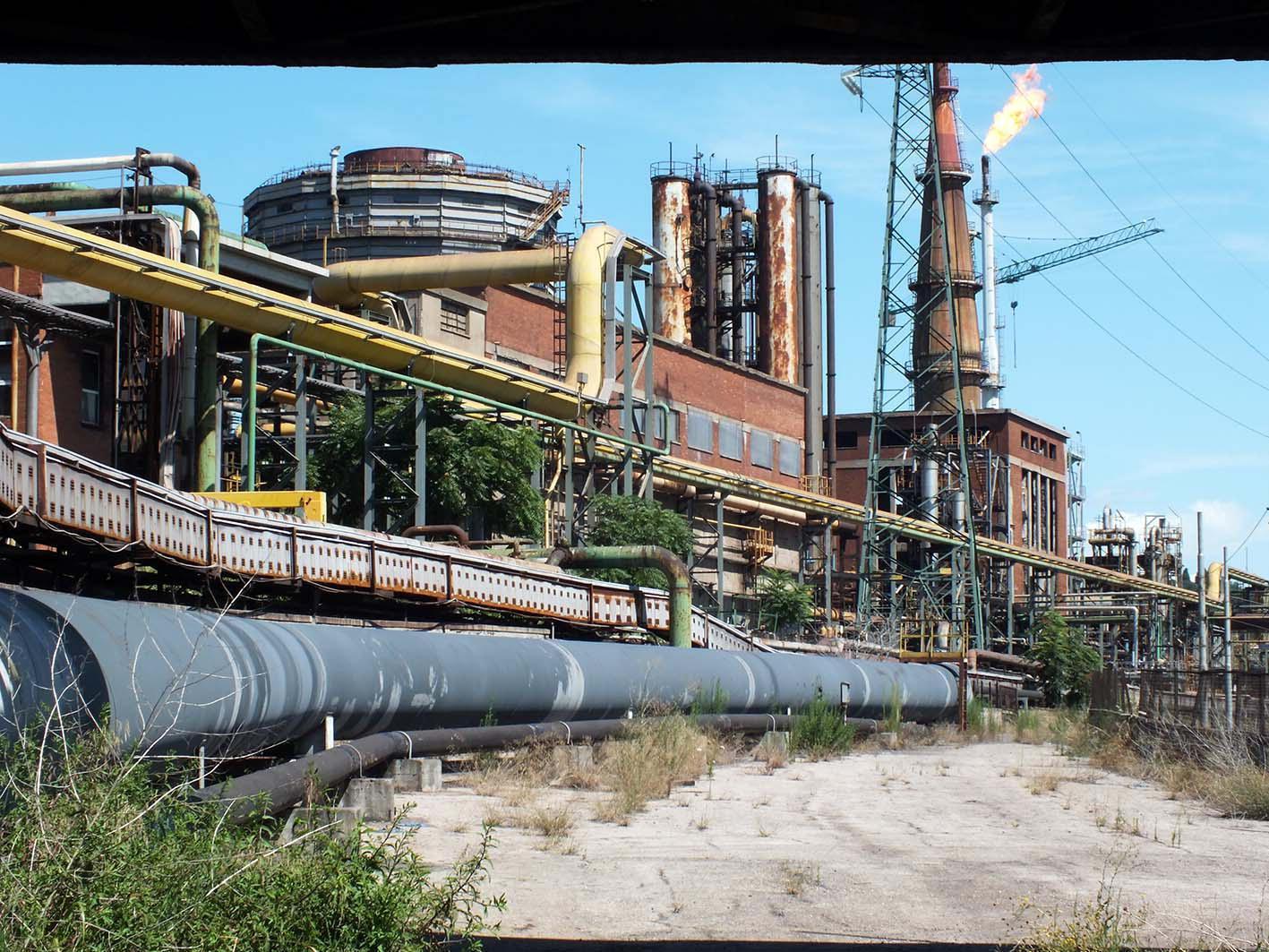 Un'immagine dello stabilimento Aferpi (foto Paolo Barlettani)