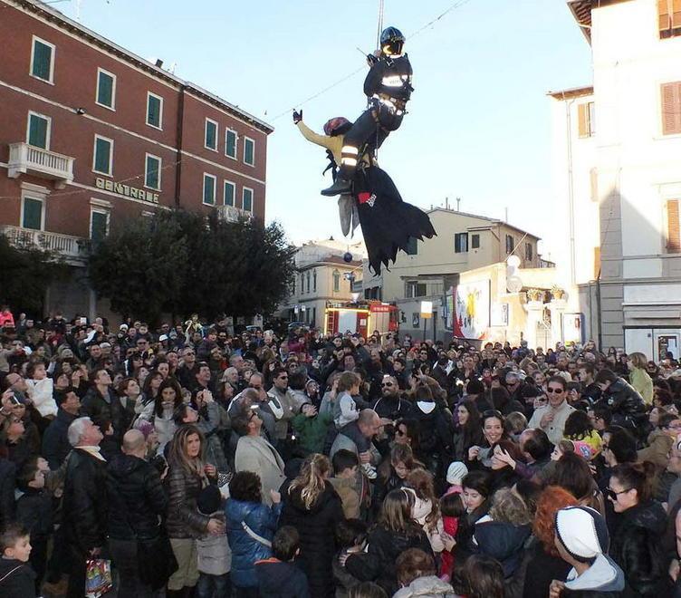 Dolci e carbone per il ritorno della magica Befana