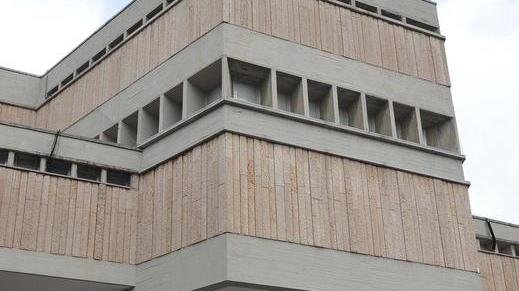 «Mi hanno rapito e marchiato a fuoco» Finisce in tribunale