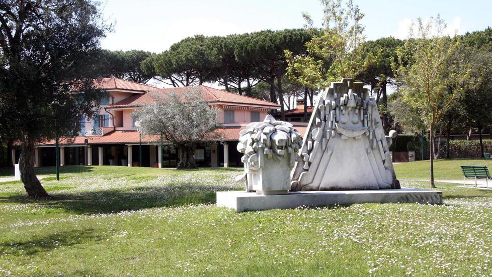 Forte onora Henry Moore Intanto la casa è stata venduta 