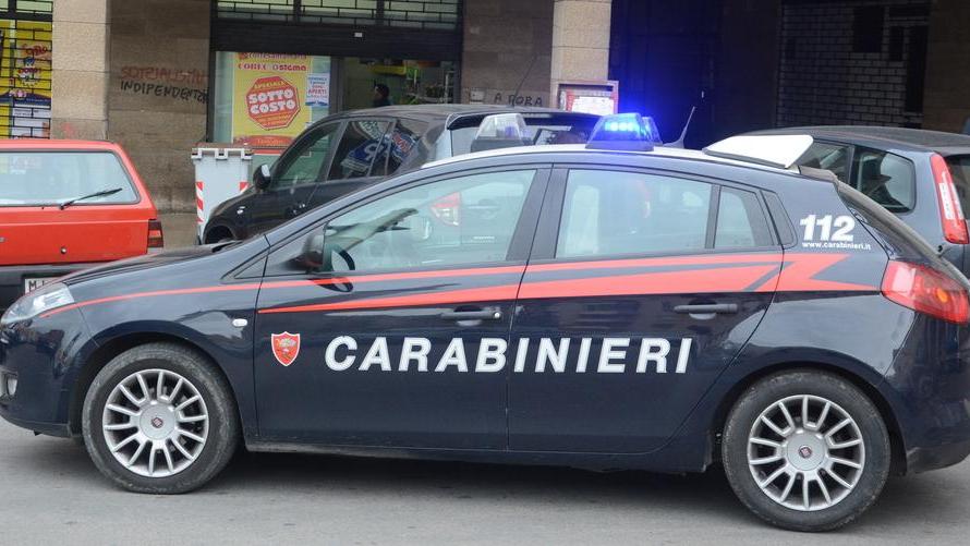 Pistola puntata contro il benzinaio