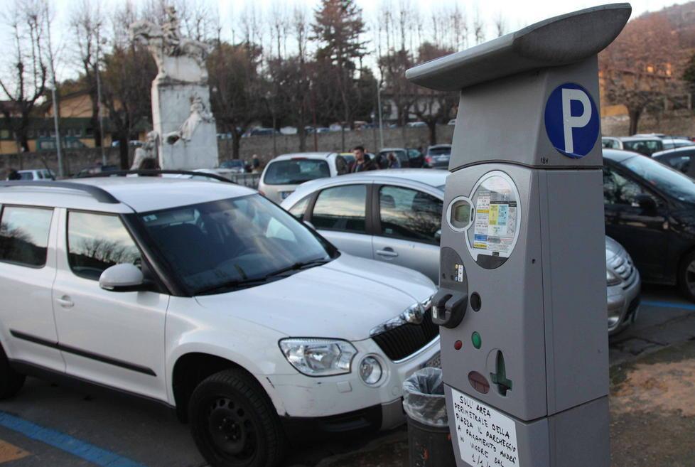 Parcheggi, poca chiarezza e fioccano le multe