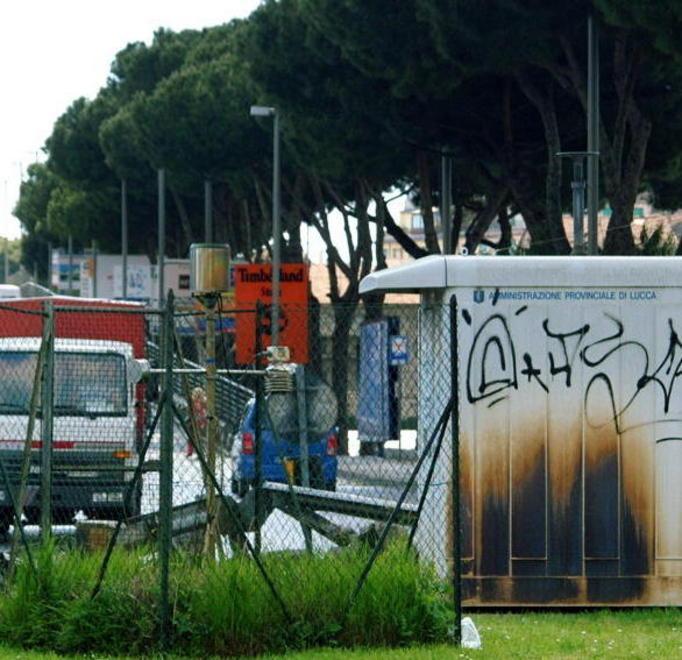 I comitati: Pesci se ne lava le mani 