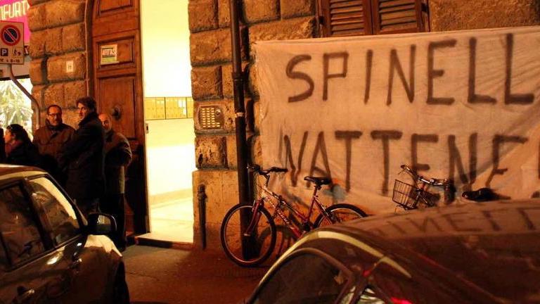 Anche nel 2012 striscioni e cori sotto la sede