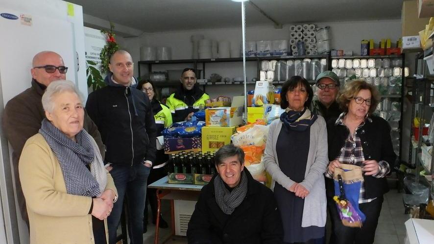 Una “maxi spesa” dei vigili urbani a favore della Caritas
