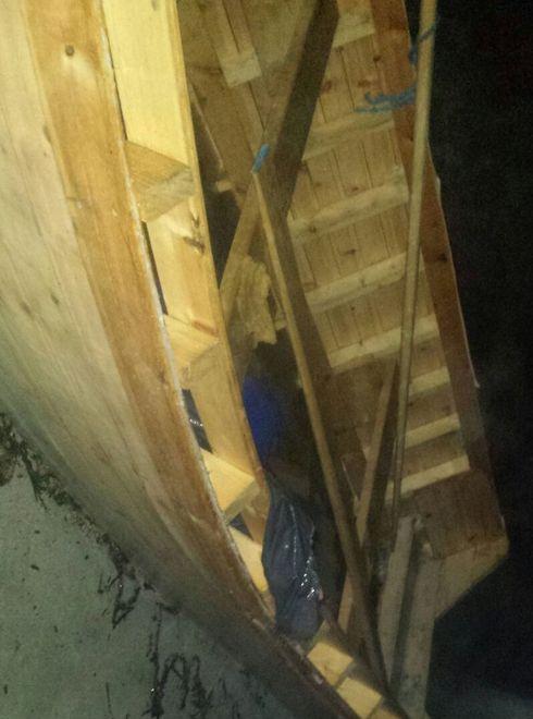 Giallo su una barca arenata ad Arborea 
