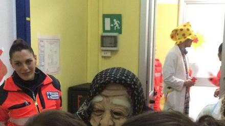 La Befana porta il sorriso tra i piccoli ricoverati